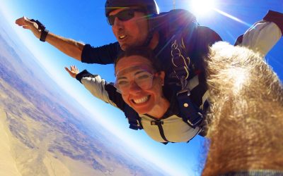 15.000 feet yükseklikten gökyüzü dalışı... Skydive Las Vegas!
