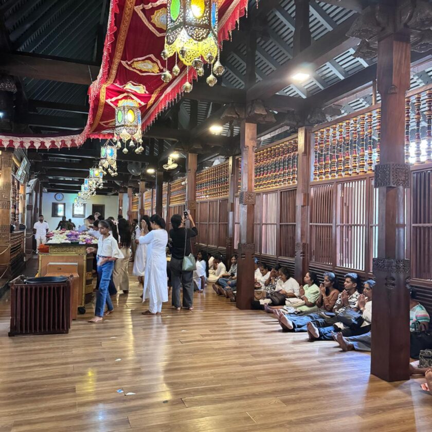 Kandy Diş Tapınağı içi