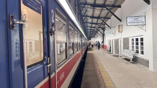 Sri Lanka tren yolculuğu için Nanu Oya Tren İstasyonu